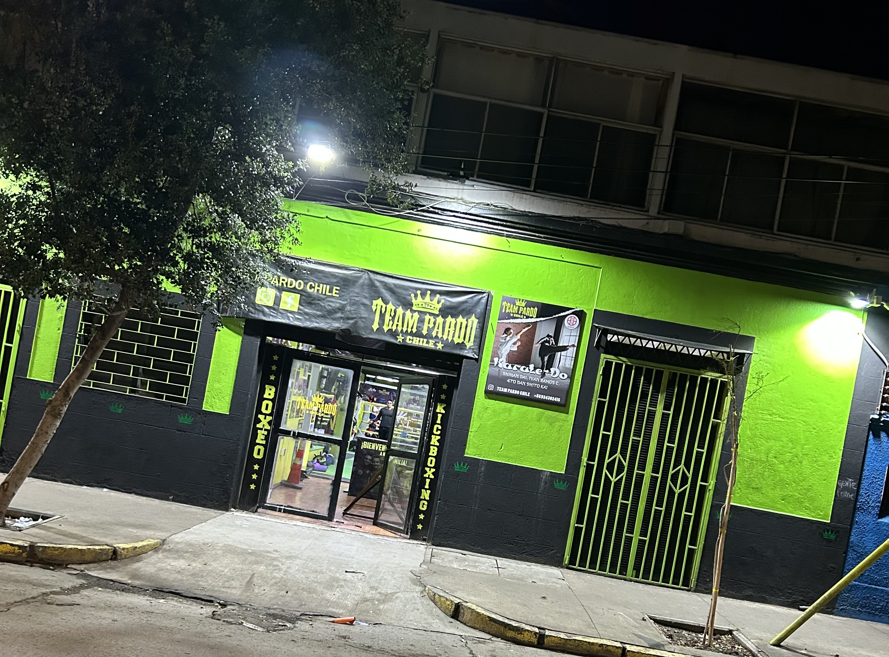 Entrenamiento de boxeo y kickboxing en Team Pardo Santiago